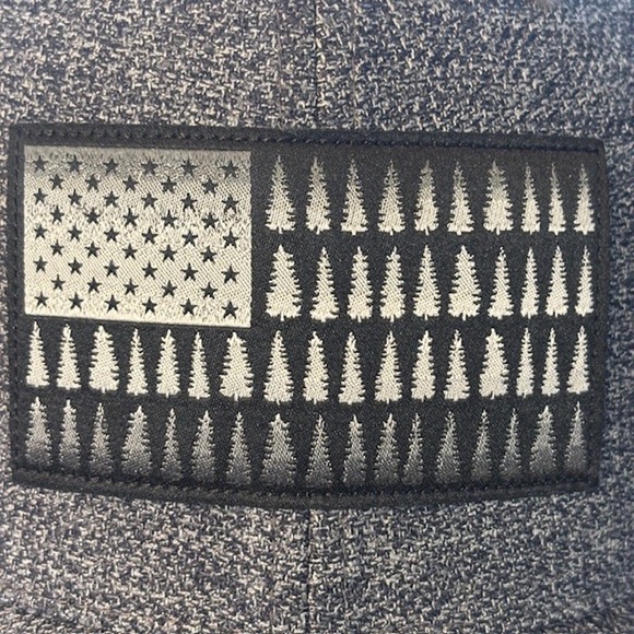 Columbia Mesh Tree Flag Flexfit Ball Cap, Gray/Black, S/M - Picture 3 of 6